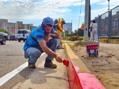 Continúan los trabajos de demarcación y pintura en diversos sectores de Maracaibo