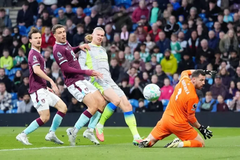 Manchester City asume el liderato de la Premier y confirma el descenso del Burnley