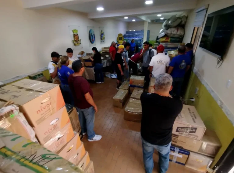 Marabinos donan masivamente en centros de acopio tras doble terremoto