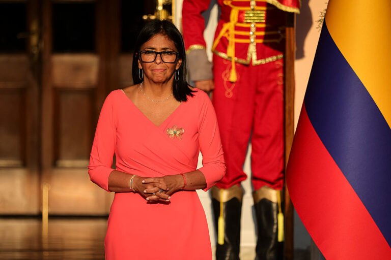 Delcy Rodríguez regresa al país con nuevos proyectos tras gira por India y Turquía