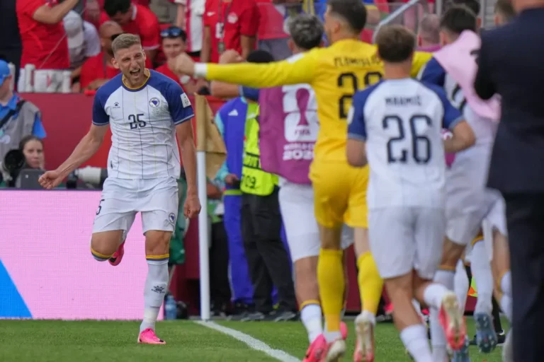 Canadá rescata un empate 1-1 ante Bosnia en Toronto