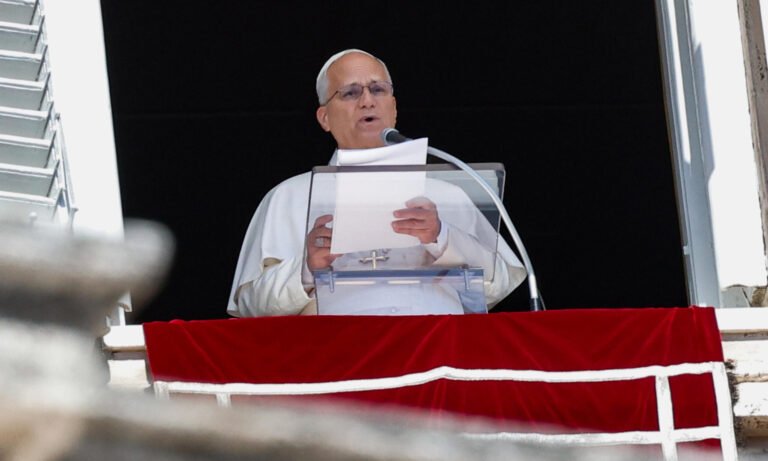 Papa León XIV honra víctimas del 11 de septiembre en el ángelus