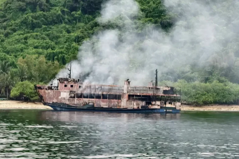 Incendio de ferry en Filipinas deja 76 muertos y 13 desaparecidos